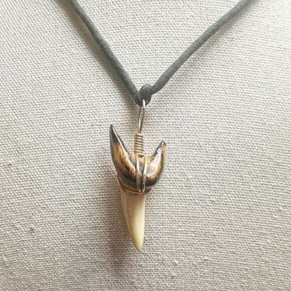 Shark Tooth Wire Wrapped Necklace Beachy Casual Jewelry Coastal Cowgirl Boho - Picture 7 of 9